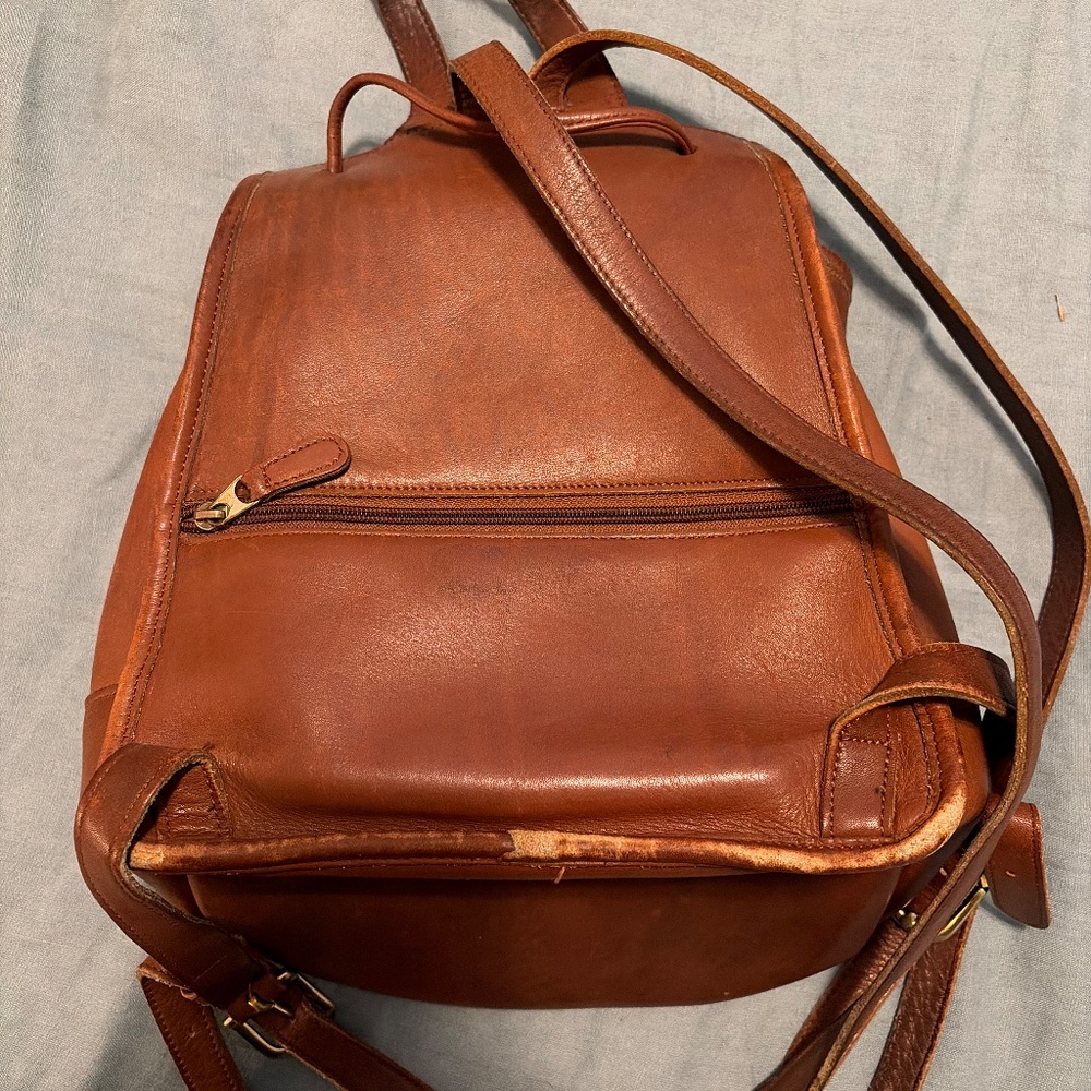 Well loved medium vintage Coach daypack turn lock in tan - Picture 2 of 10